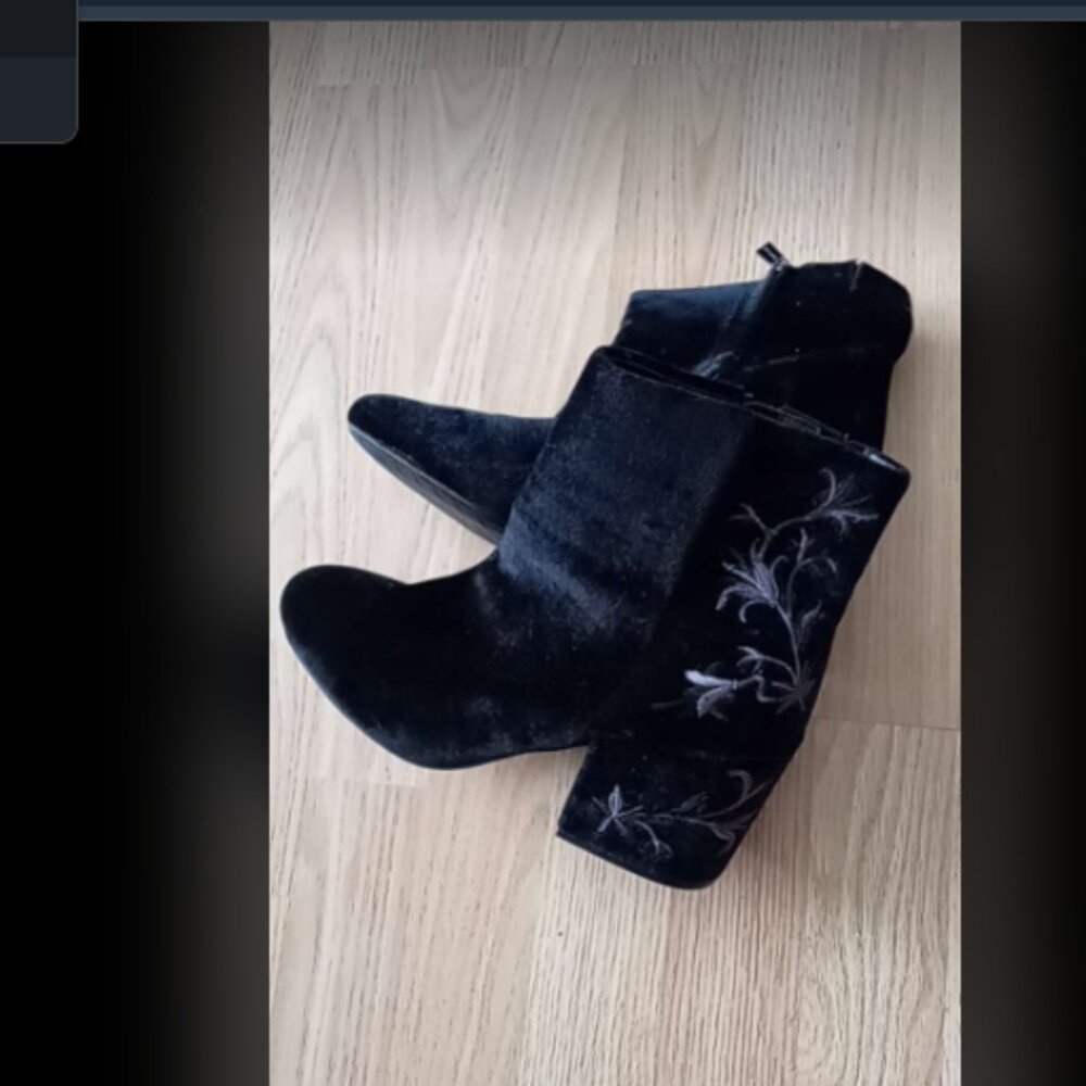 Kenneth Cole Renna Embroidered Black Velvet Boots Sz 8.5